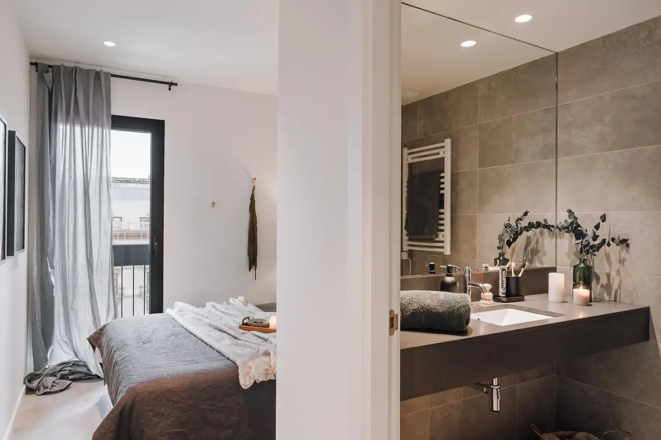Ferrat - 3 Bedrooms In Eixample Esquerra Barcelona Spain
