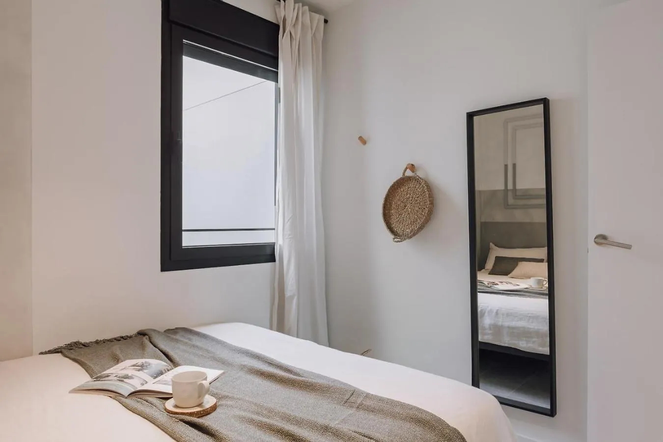 Apartment Ferrat - 3 Bedrooms In Eixample Esquerra Barcelona Spain