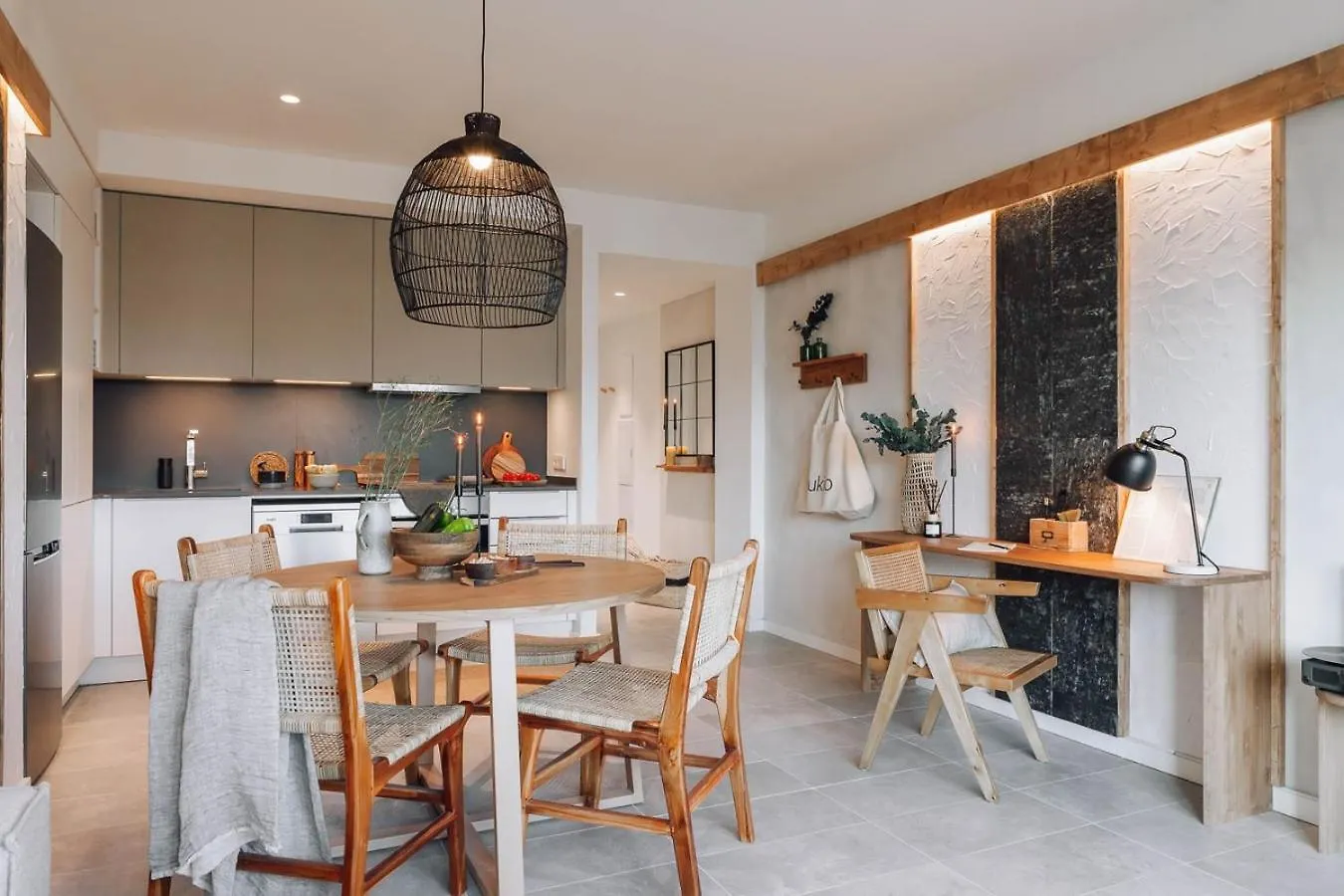 Ferrat - 3 Bedrooms In Eixample Esquerra Barcelona Apartment