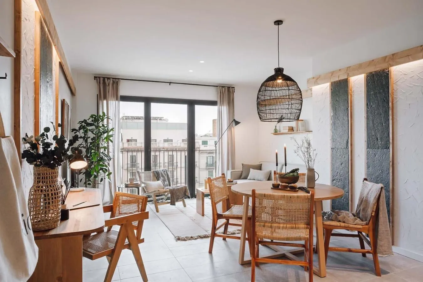 Ferrat - 3 Bedrooms In Eixample Esquerra contacts