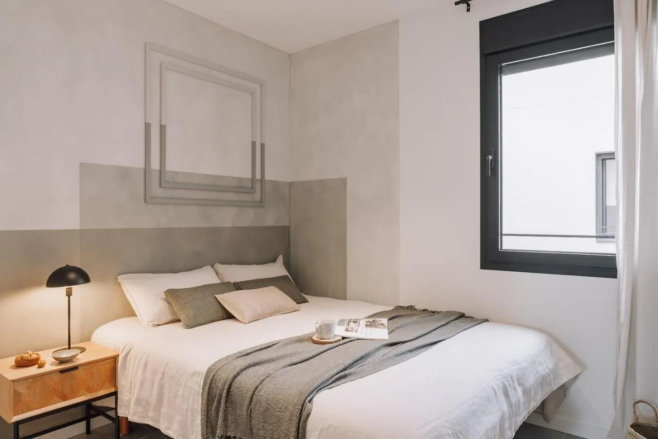 Ferrat - 3 Bedrooms In Eixample Esquerra Barcelona