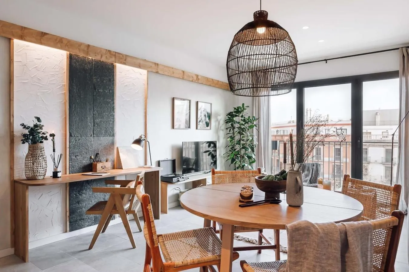 Ferrat - 3 Bedrooms In Eixample Esquerra Barcelona