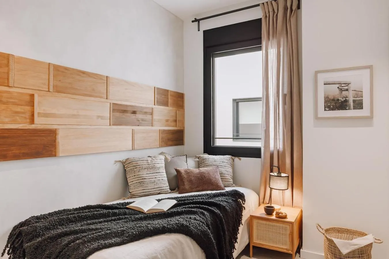 Ferrat - 3 Bedrooms In Eixample Esquerra Barcelona 0*,