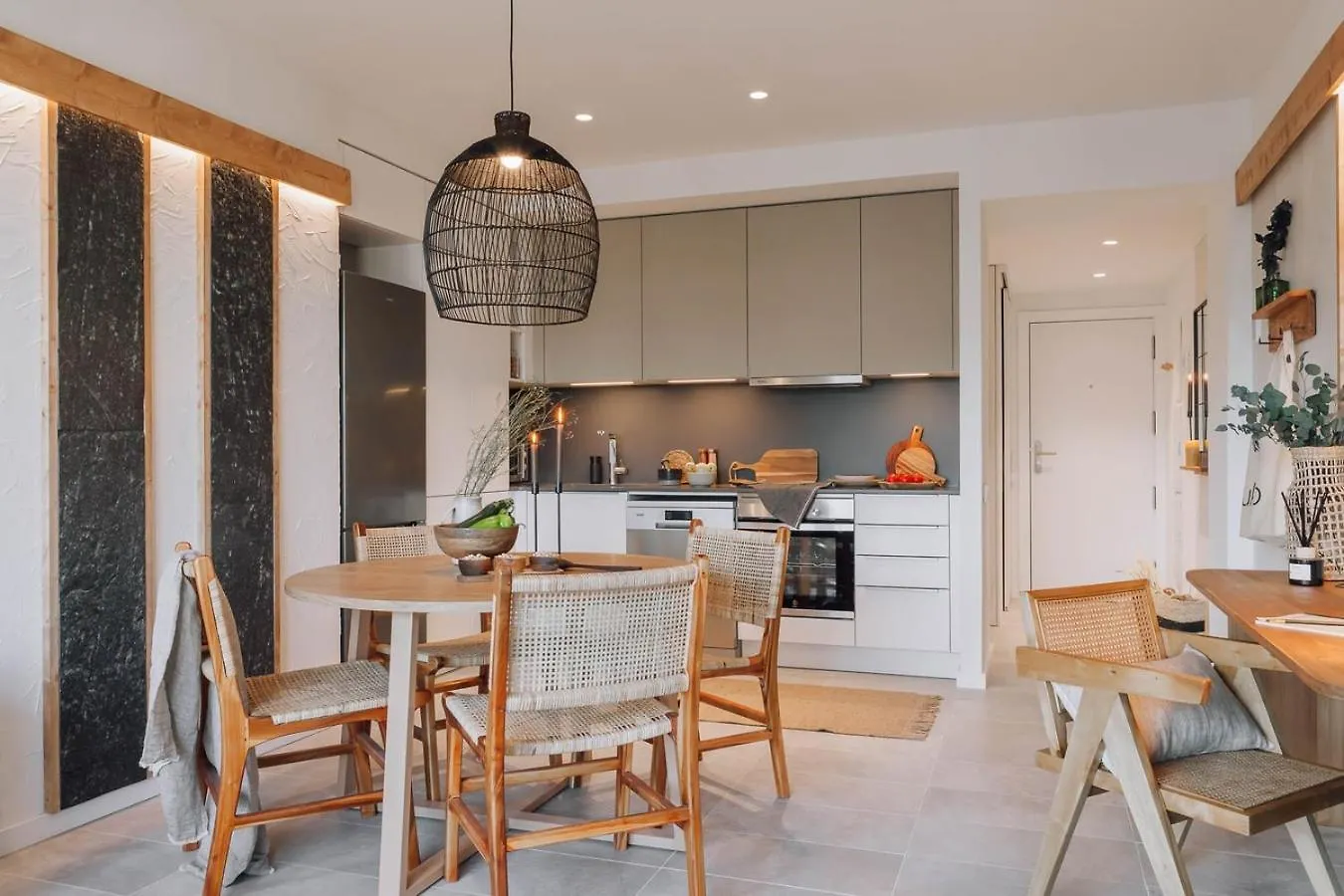 Ferrat - 3 Bedrooms In Eixample Esquerra Barselona 0*,  İspanya